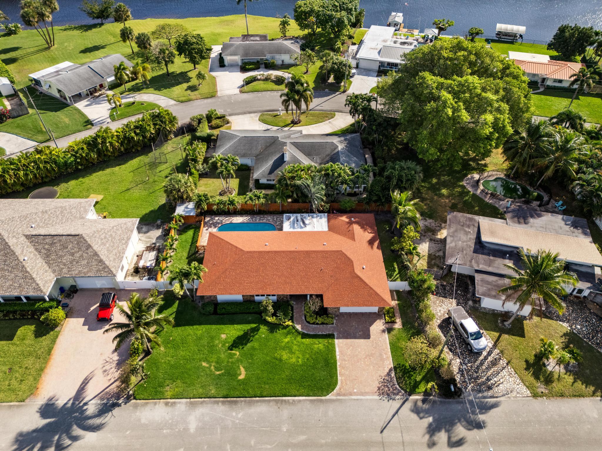 LAKE CLARKE ISLE IN - Residential