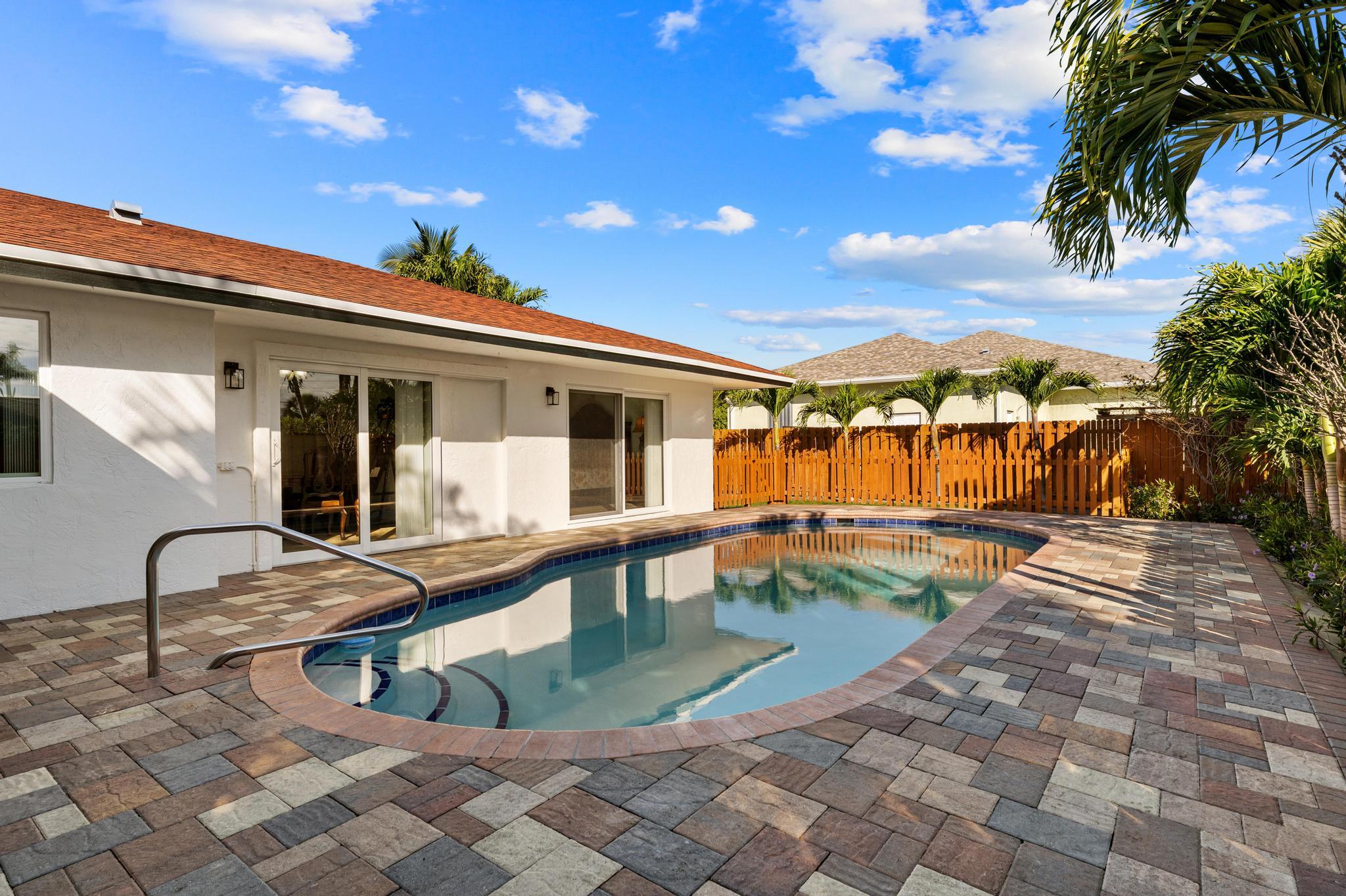 LAKE CLARKE ISLE IN - Residential