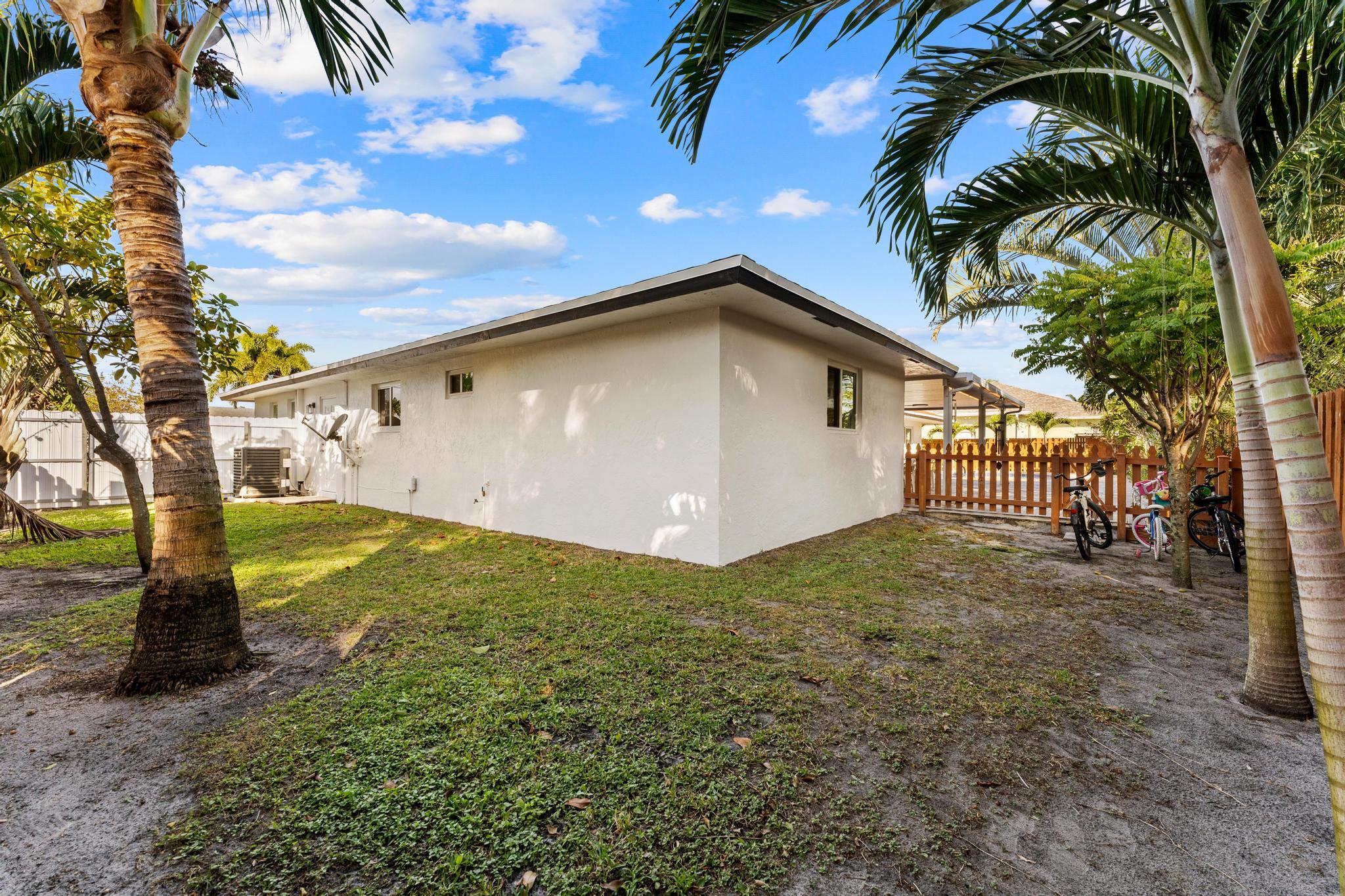 LAKE CLARKE ISLE IN - Residential