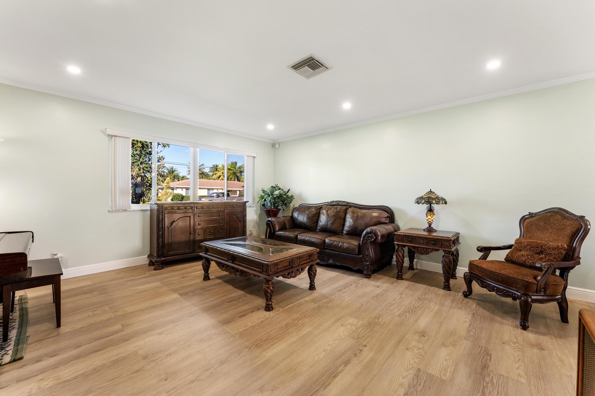 LAKE CLARKE ISLE IN - Residential