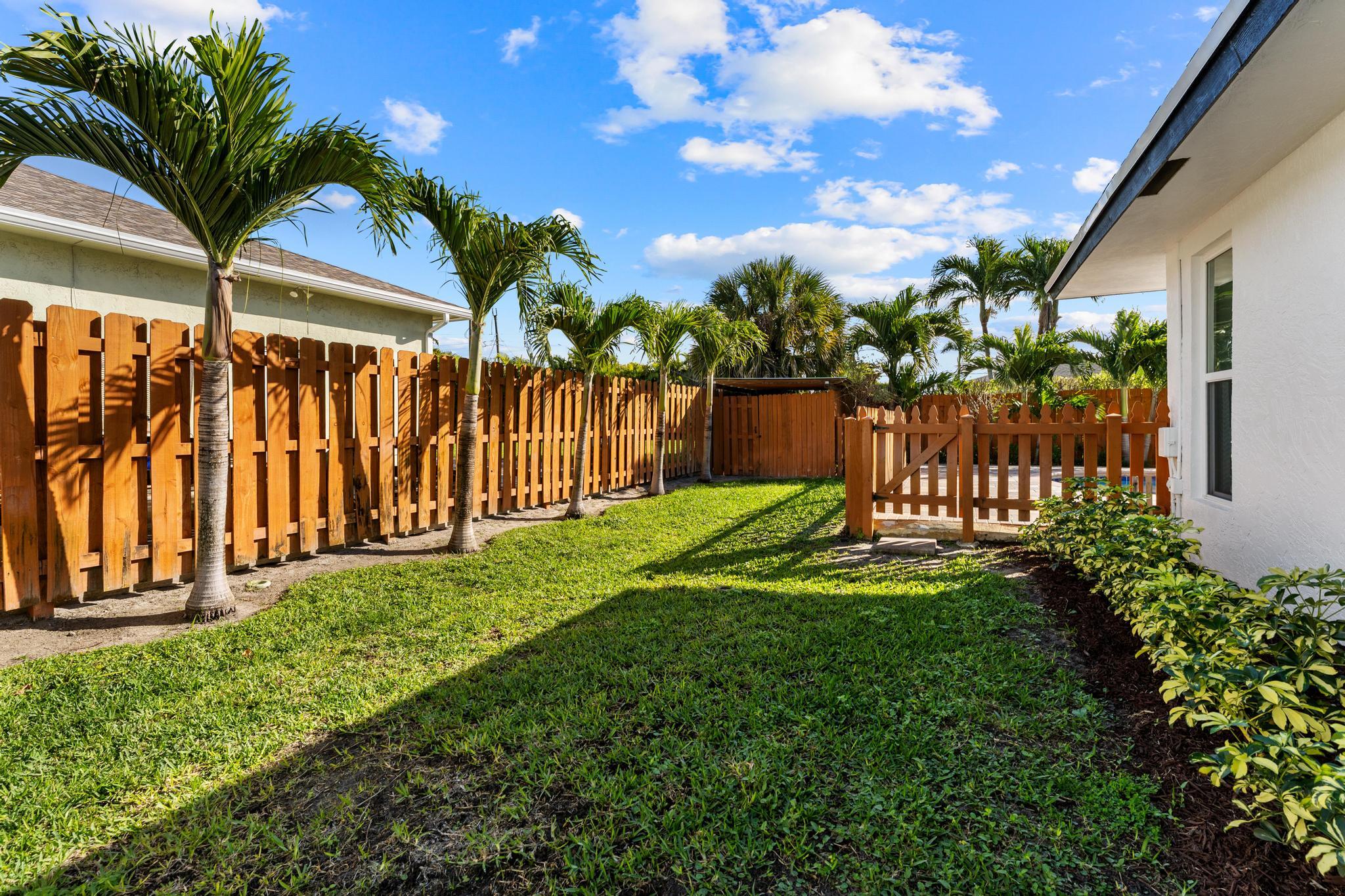 LAKE CLARKE ISLE IN - Residential