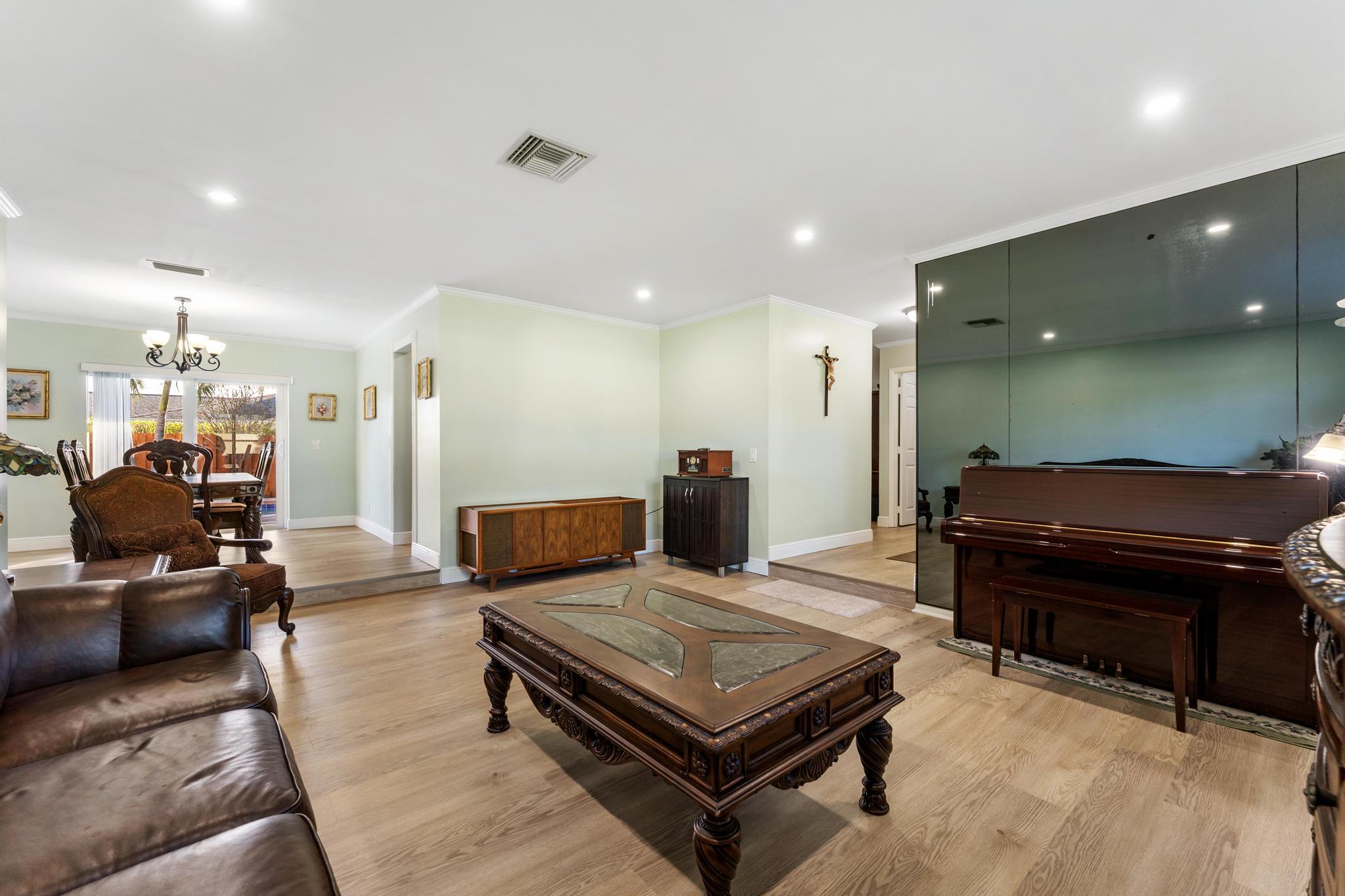 LAKE CLARKE ISLE IN - Residential