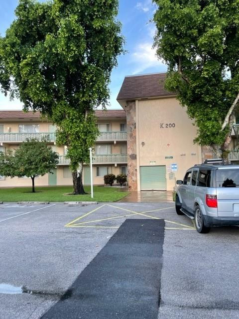 VILLAGE GREEN - Residential