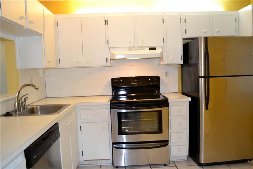 Beautiful lake front apartment in gated community, close to stores and restaurants, only a few miles from i75 and the turnpike, very safe  community, the apartment is on second floor with spectacular lake views, enclosed screened balcony, like new applian ces, washer/dryer, laminate wood floors, condo fees include water and cable.