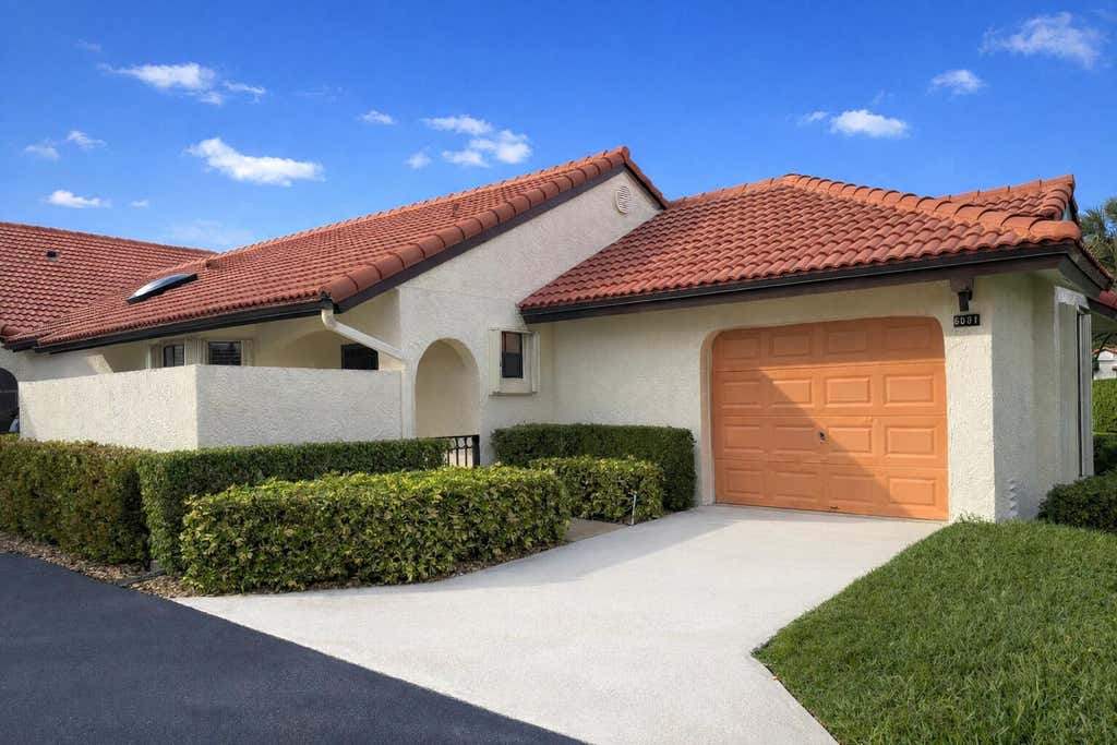 Photo of 6001 Parkwalk Drive #1116, Boynton Beach, FL 33472 (MLS # R11154755)