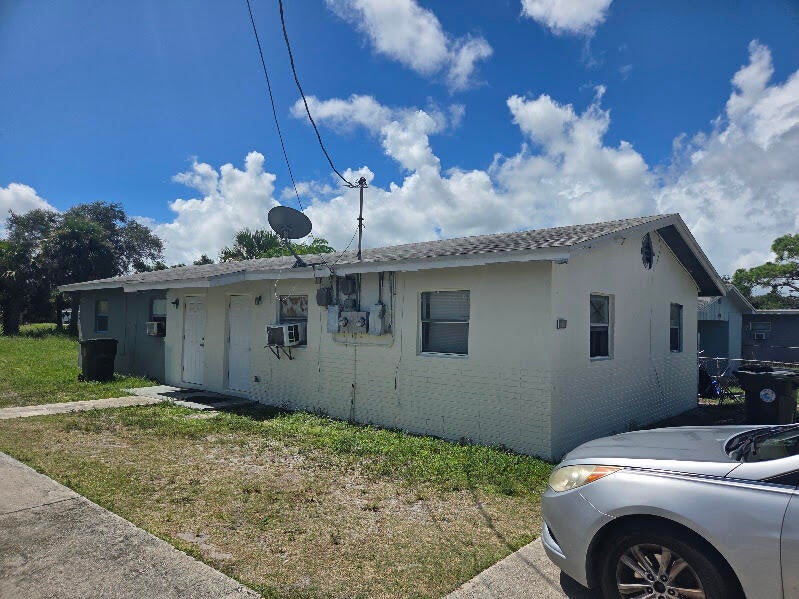 Photo of 1205 AVENUE L, Fort Pierce, FL 34950 (MLS # B26078277)