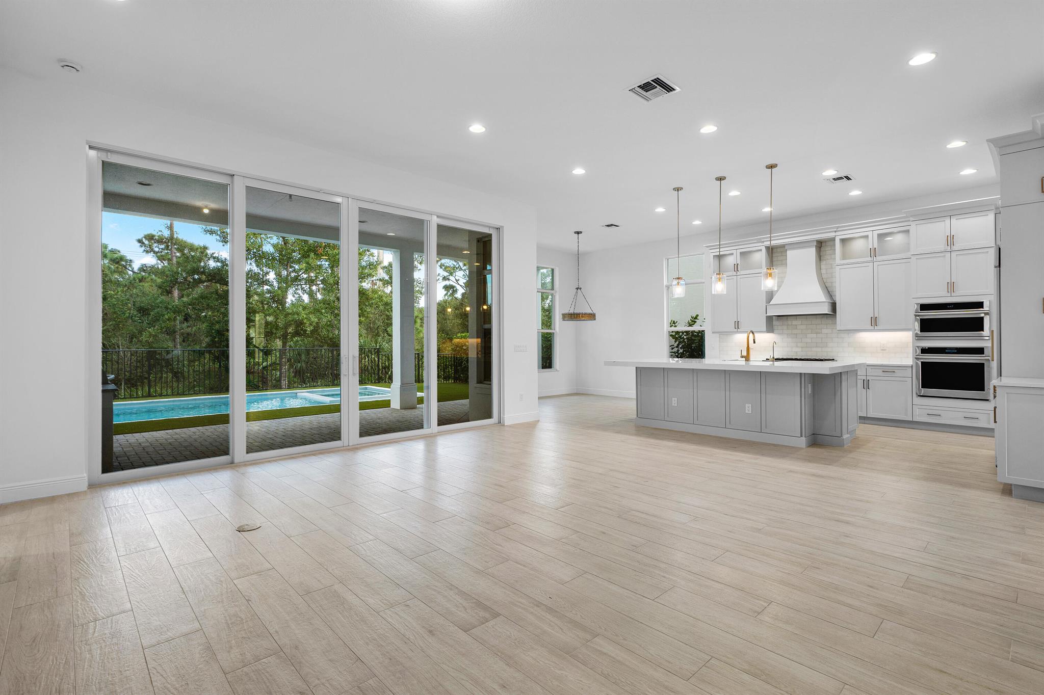 ALTON NEIGHBORHOOD - Residential