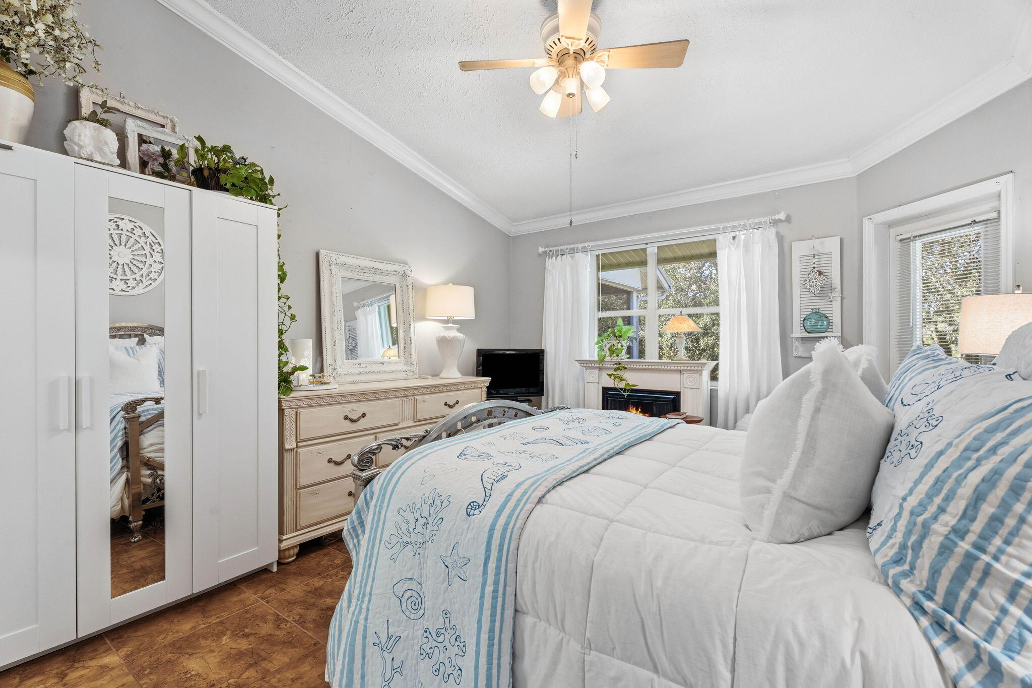 WALDEN WOODS CONDOMINIUM PHASE I - Residential