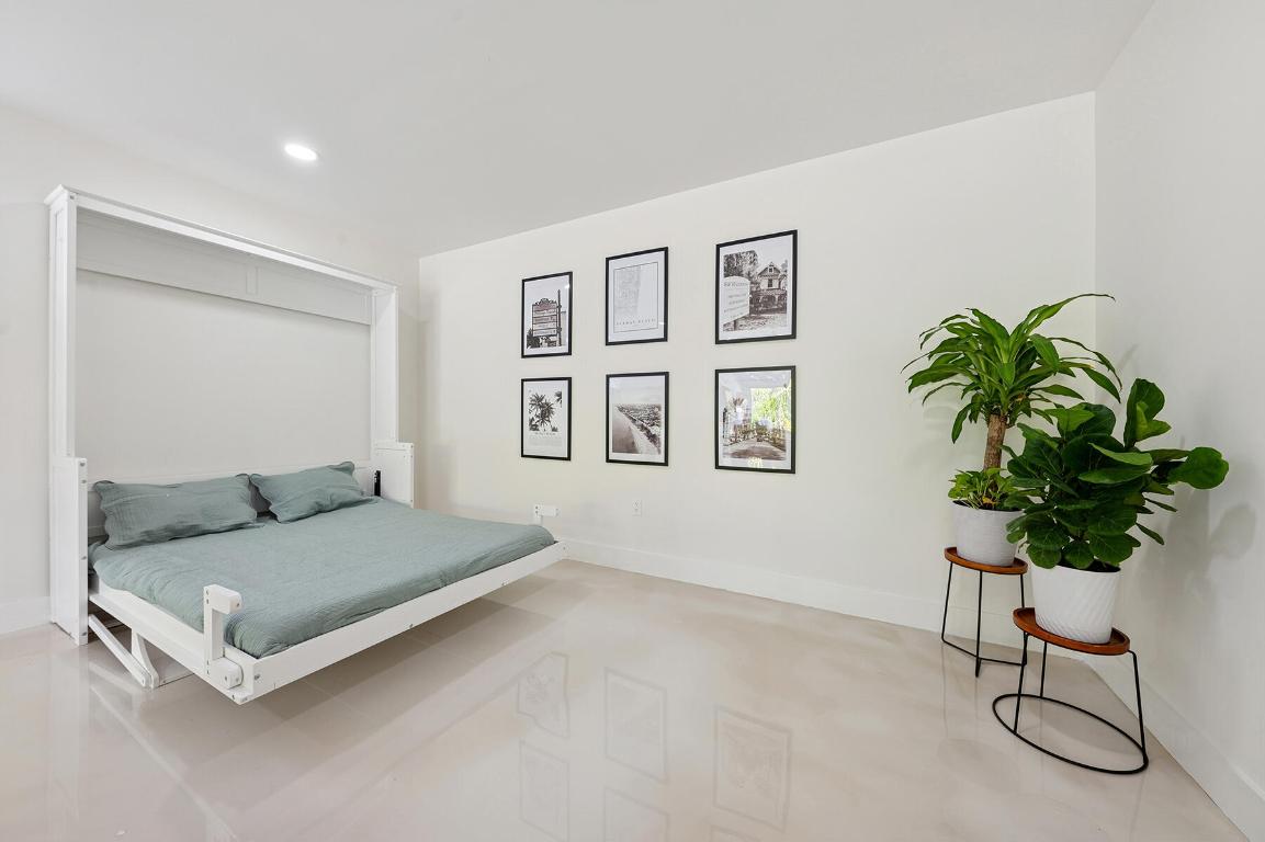 DELRAY TOWN OF - Residential Lease