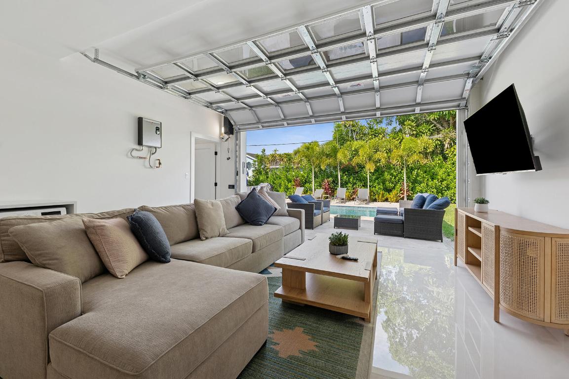 DELRAY TOWN OF - Residential Lease