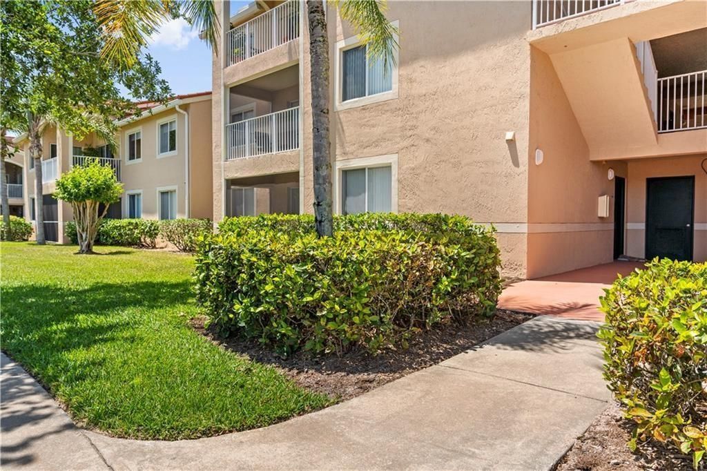 Photo of 1610 N 42nd Circle #207, Vero Beach, FL 32967 (MLS # R11131173)