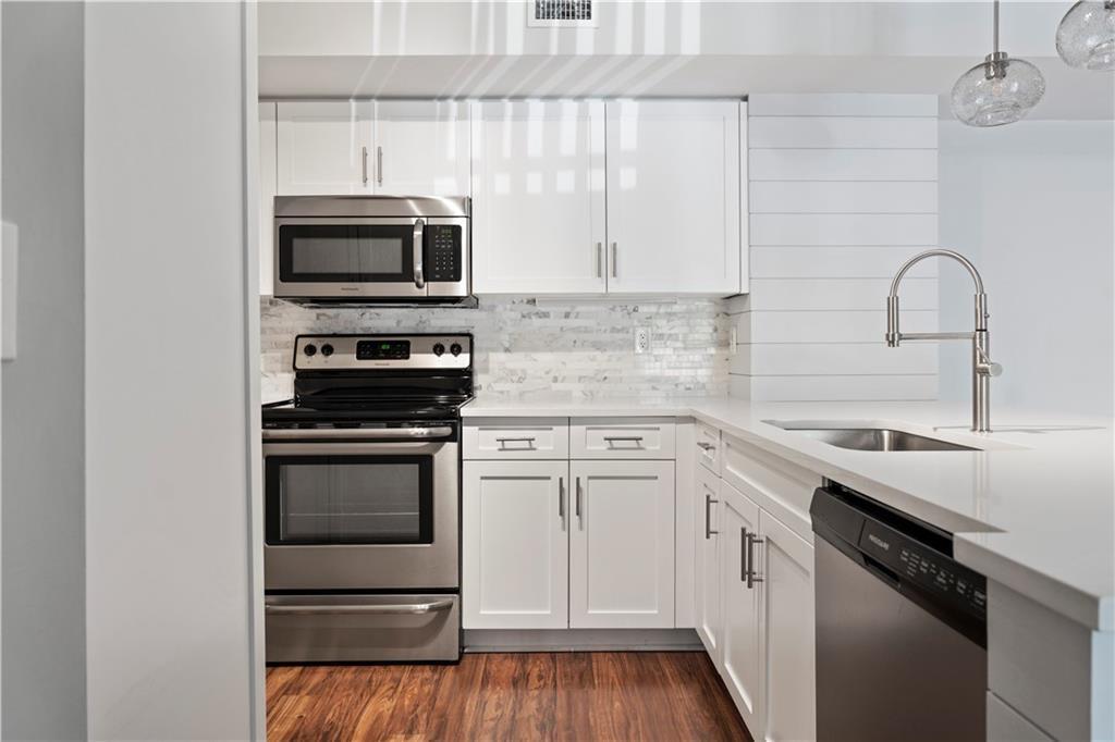 LAGUNA OF VERO BEACH - Residential Lease