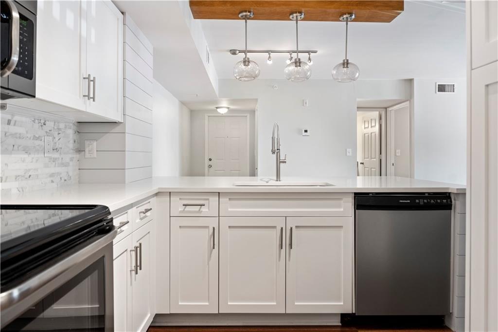 LAGUNA OF VERO BEACH - Residential Lease