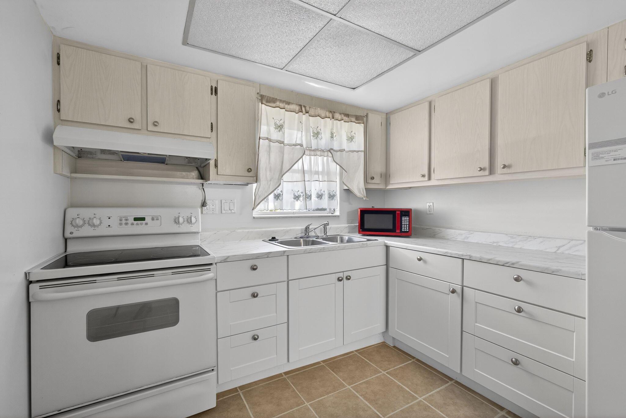 CRESTHAVEN VILLAS CONDO 2 - Residential