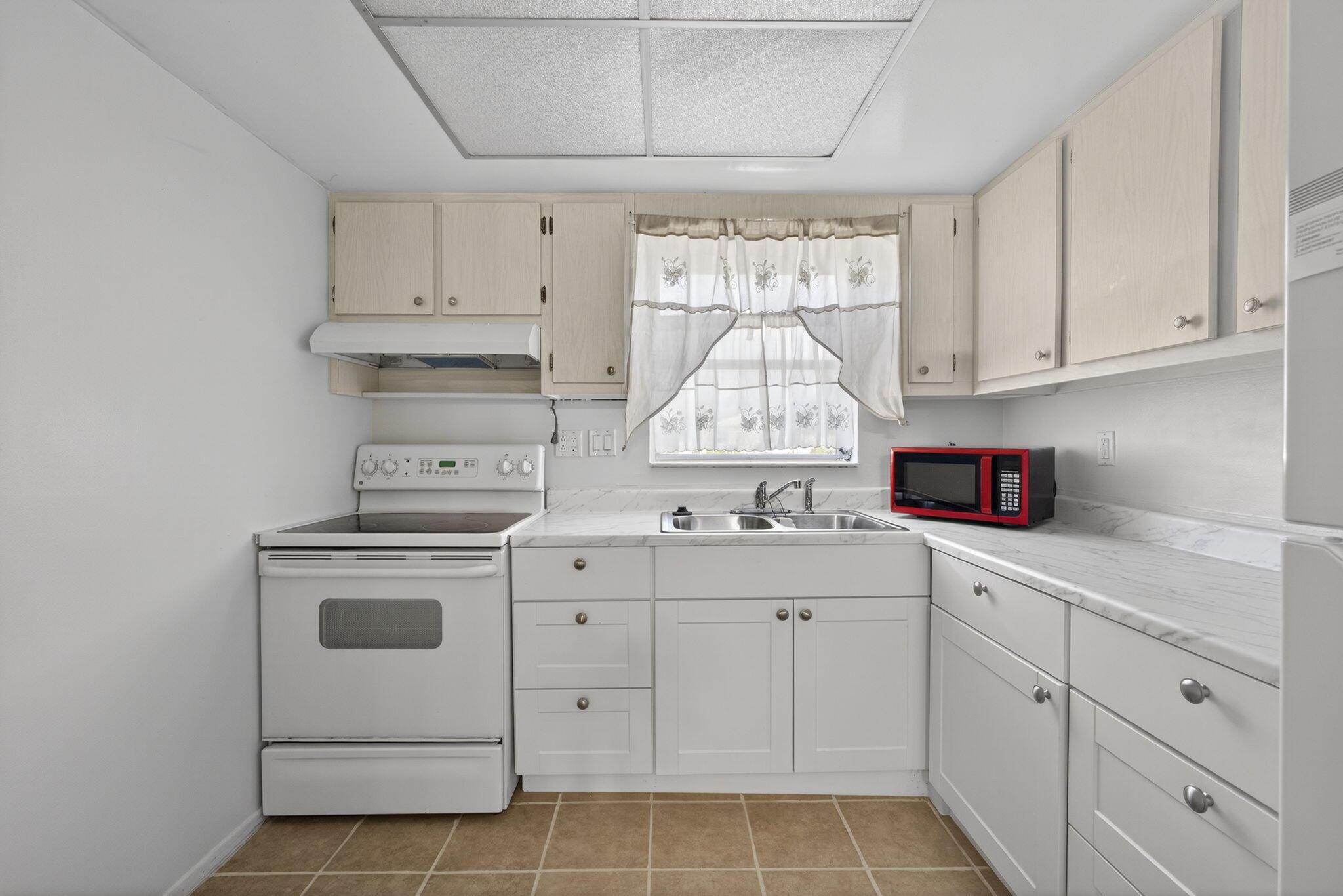 CRESTHAVEN VILLAS CONDO 2 - Residential