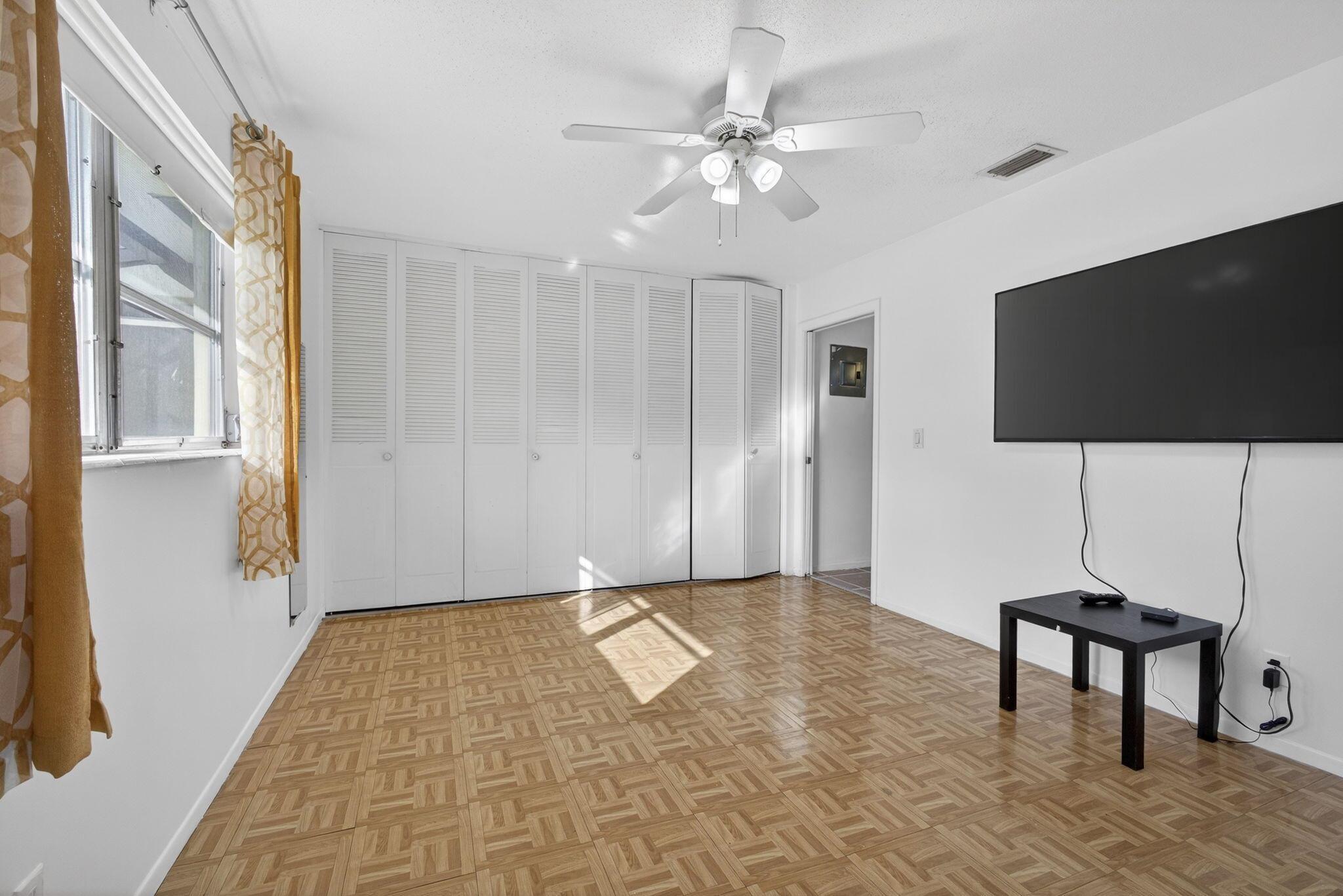 CRESTHAVEN VILLAS CONDO 2 - Residential