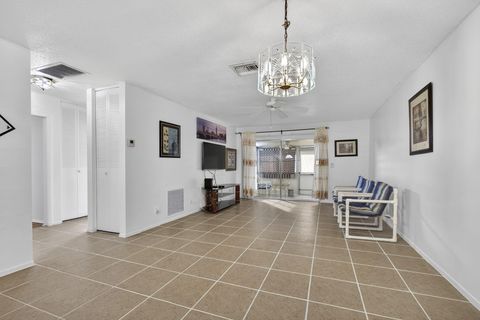 2833 Crosley Drive W C West Palm Beach FL 33415