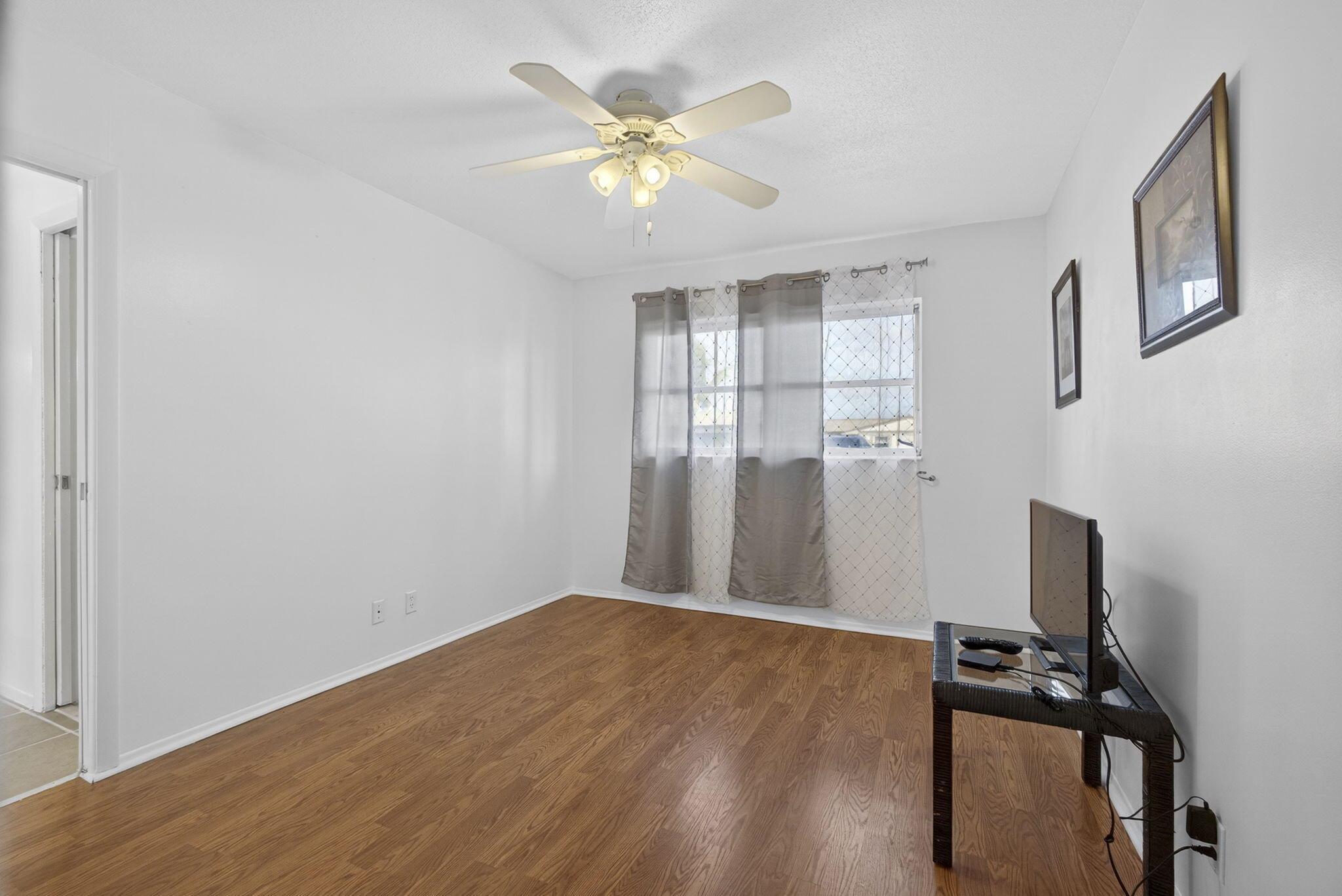 CRESTHAVEN VILLAS CONDO 2 - Residential