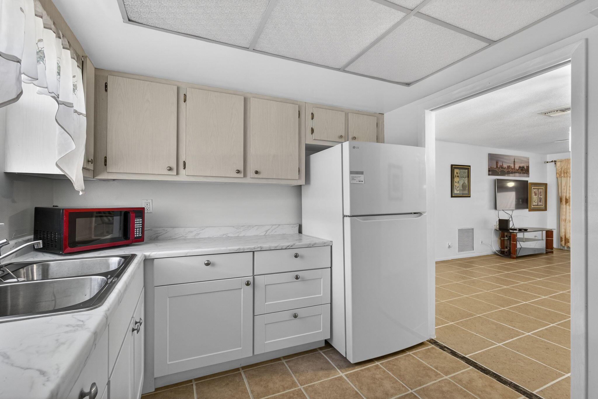 CRESTHAVEN VILLAS CONDO 2 - Residential