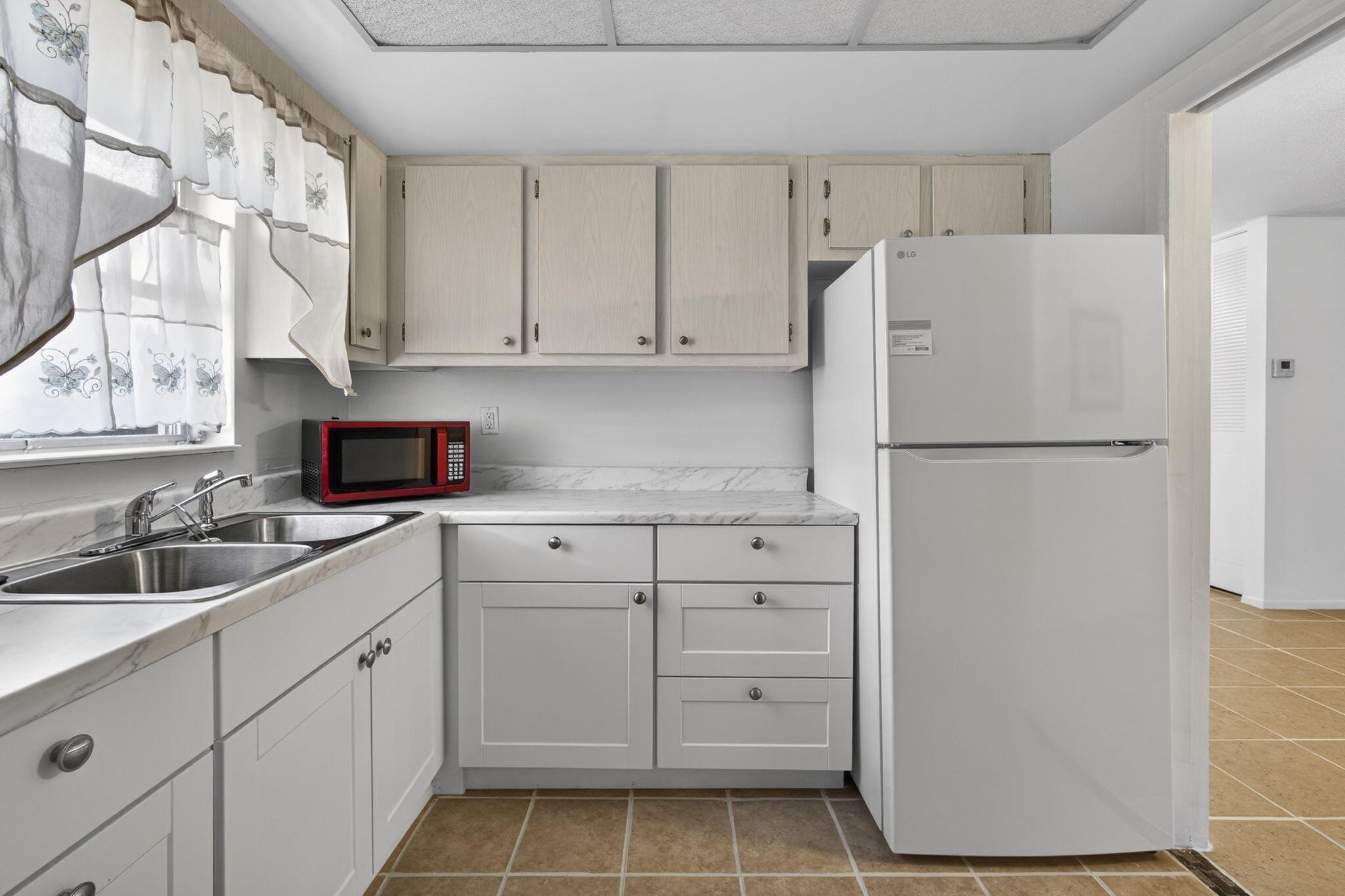 CRESTHAVEN VILLAS CONDO 2 - Residential