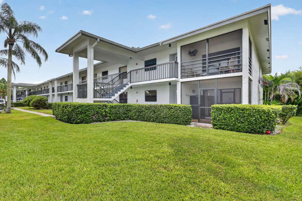 Photo of 1200 SE Parkview Place #F-5, Stuart, FL 34994 (MLS # B26061789)