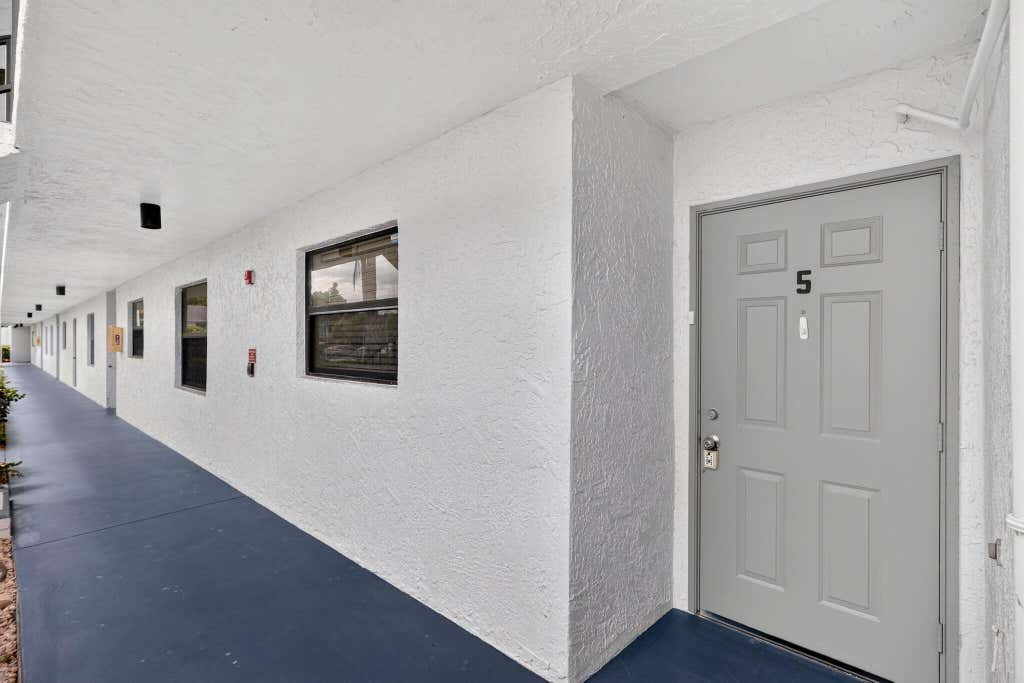 Photo of 1200 SE Parkview Place #F-5, Stuart, FL 34994 (MLS # B26061789)
