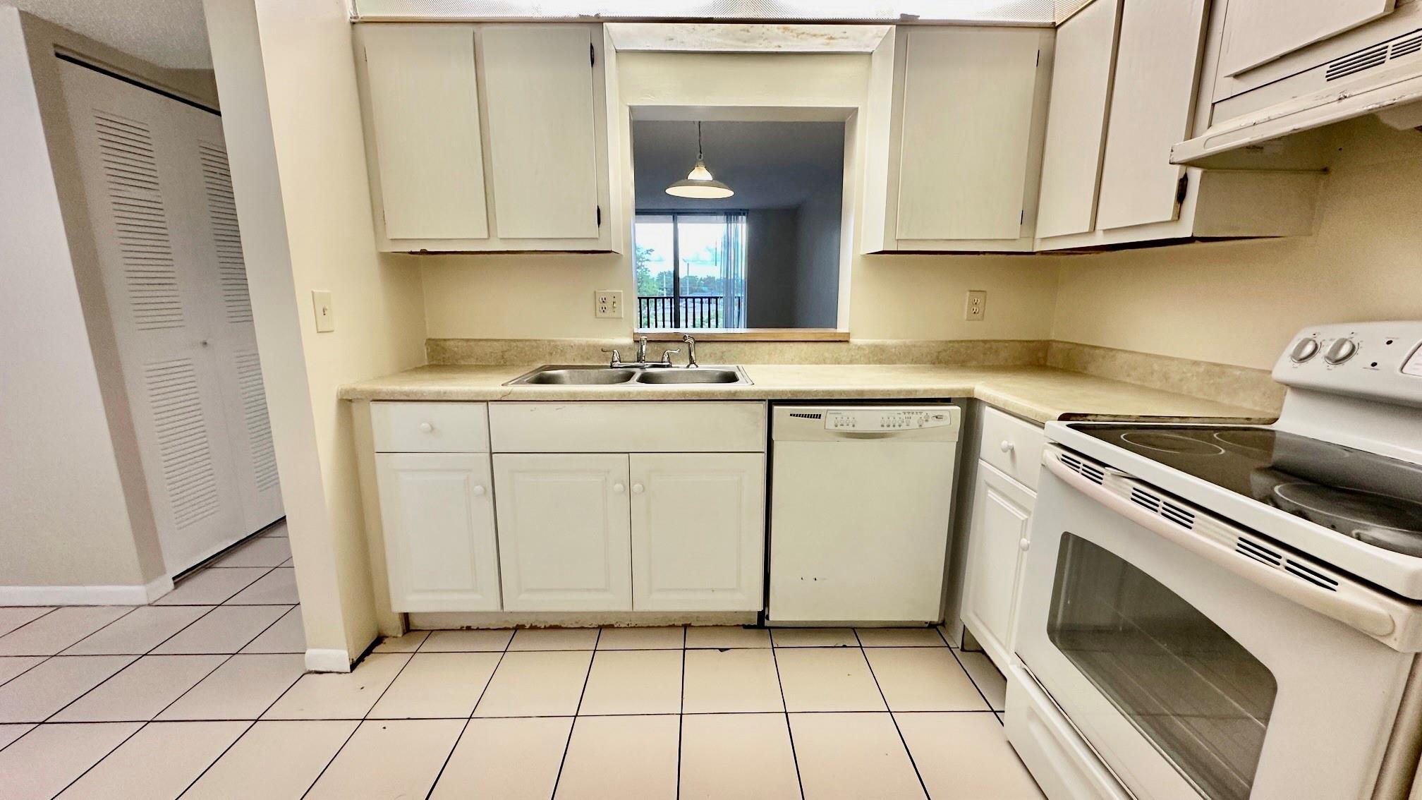 2820 Somerset Dr O300