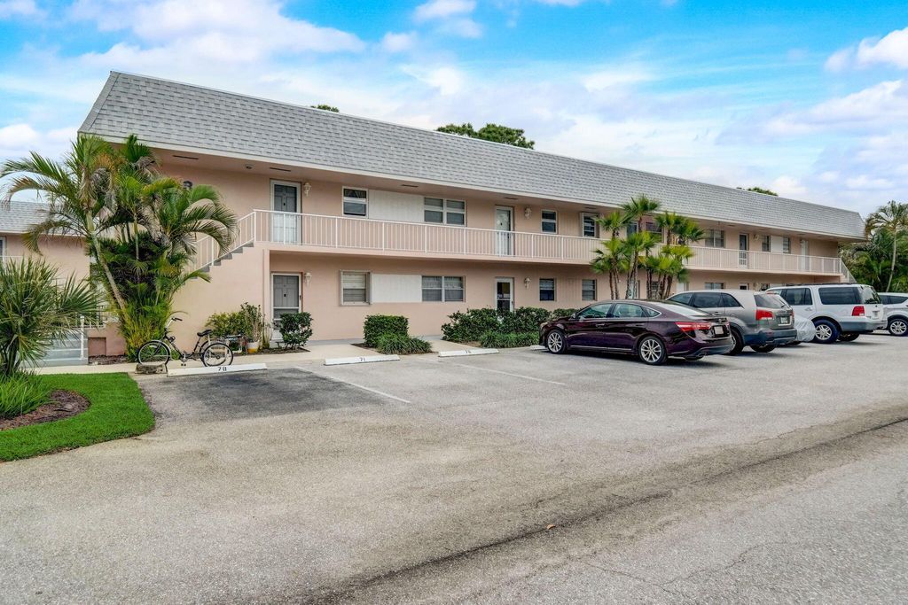 Photo of 18081 SE Country Club Drive #72, Jupiter, FL 33469 (MLS # R10966618)