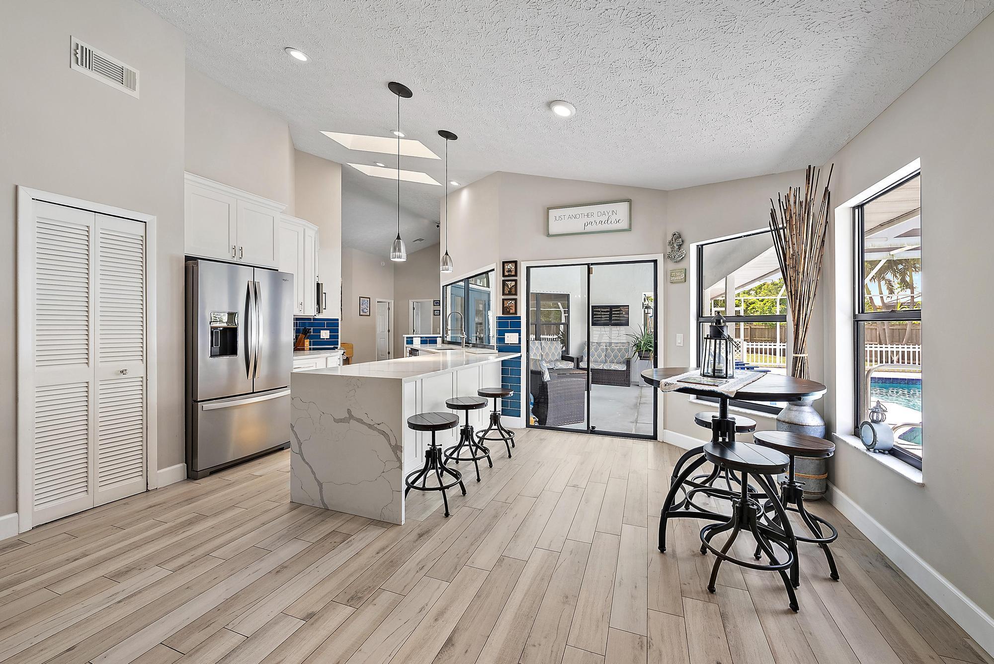 407 SE Duff Court