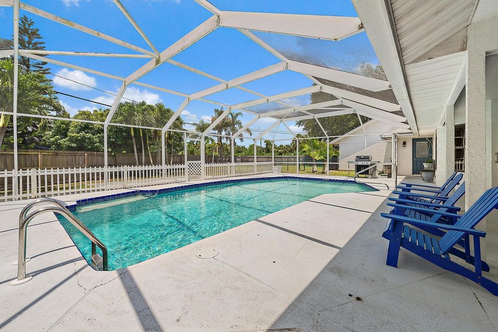 Photo of 407 SE Duff Court, Port Saint Lucie, FL 34984 (MLS # R11093538)