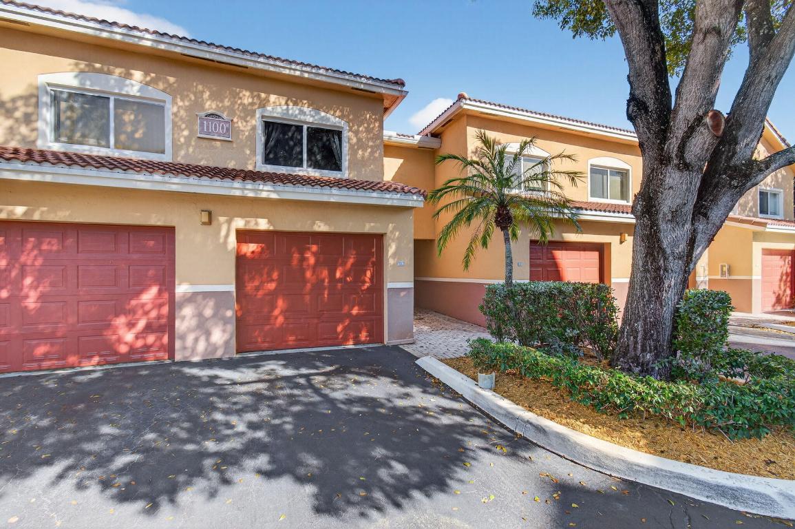 HYPOLUXOS MARINERS CAY CONDO - Residential