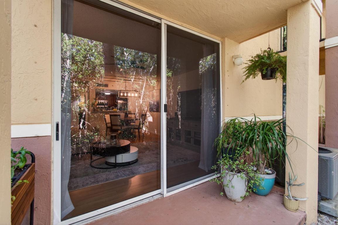 HYPOLUXOS MARINERS CAY CONDO - Residential