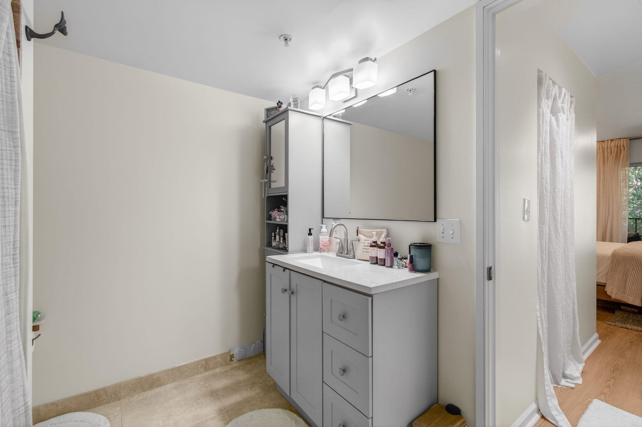 HYPOLUXOS MARINERS CAY CONDO - Residential