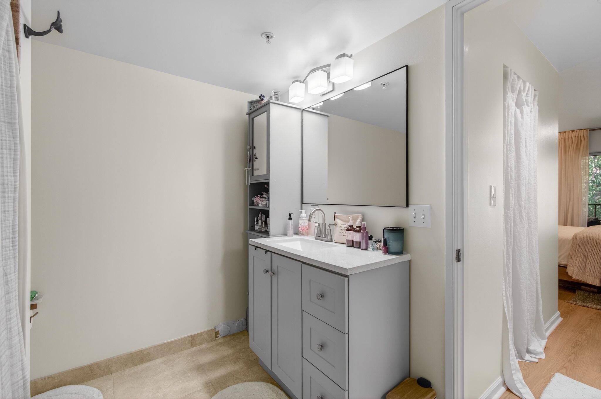 HYPOLUXOS MARINERS CAY CO - Residential