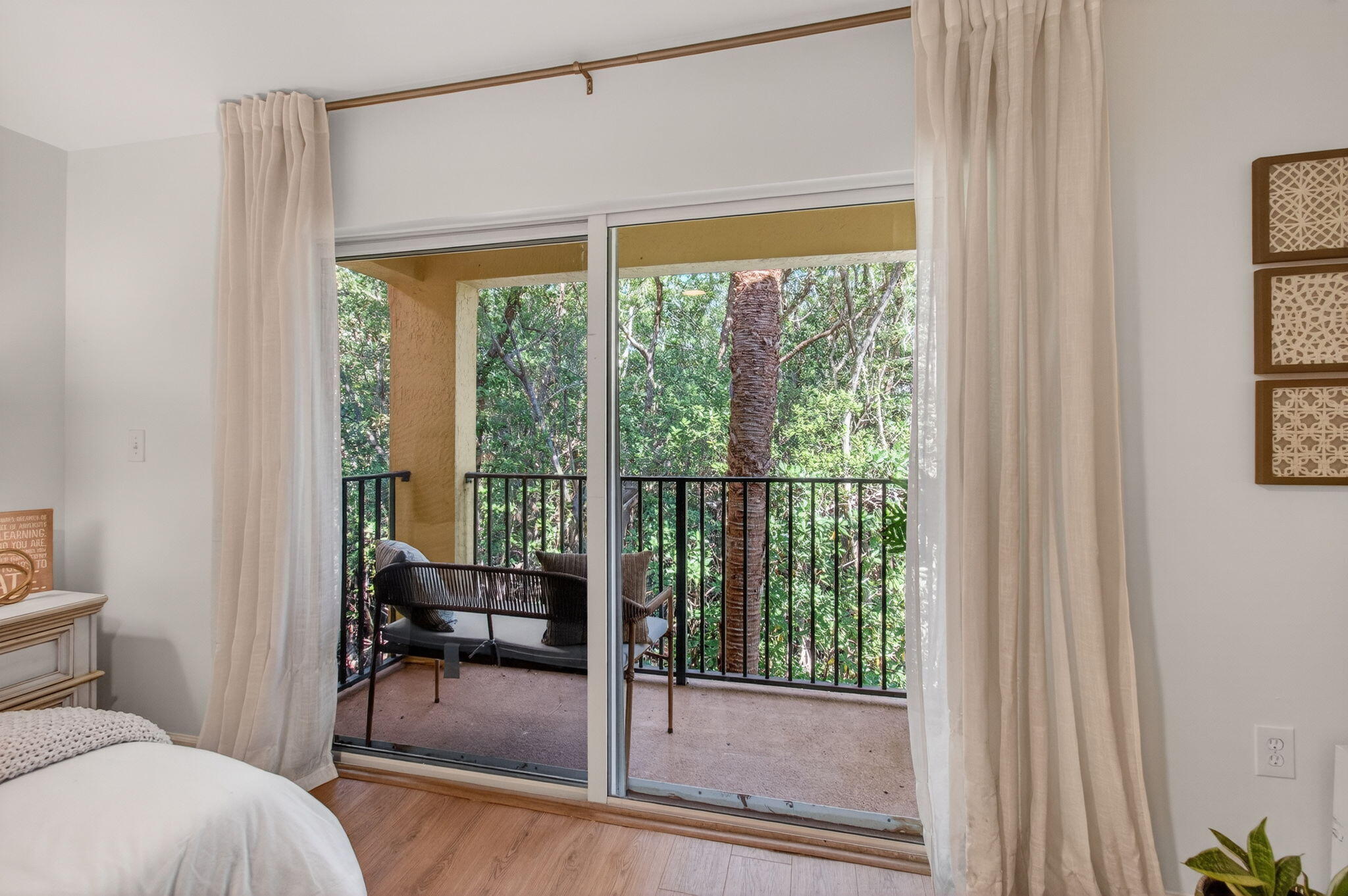 HYPOLUXOS MARINERS CAY CONDO - Residential