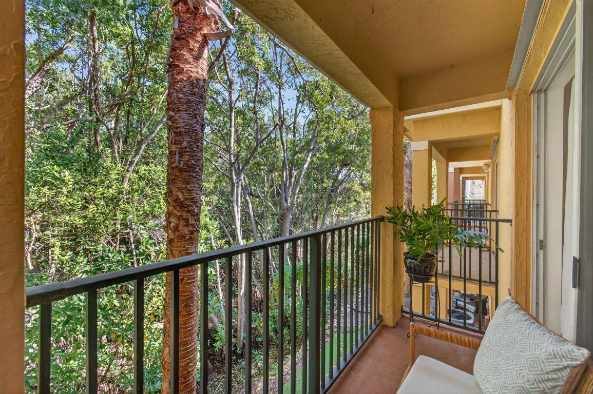 HYPOLUXOS MARINERS CAY CONDO - Residential