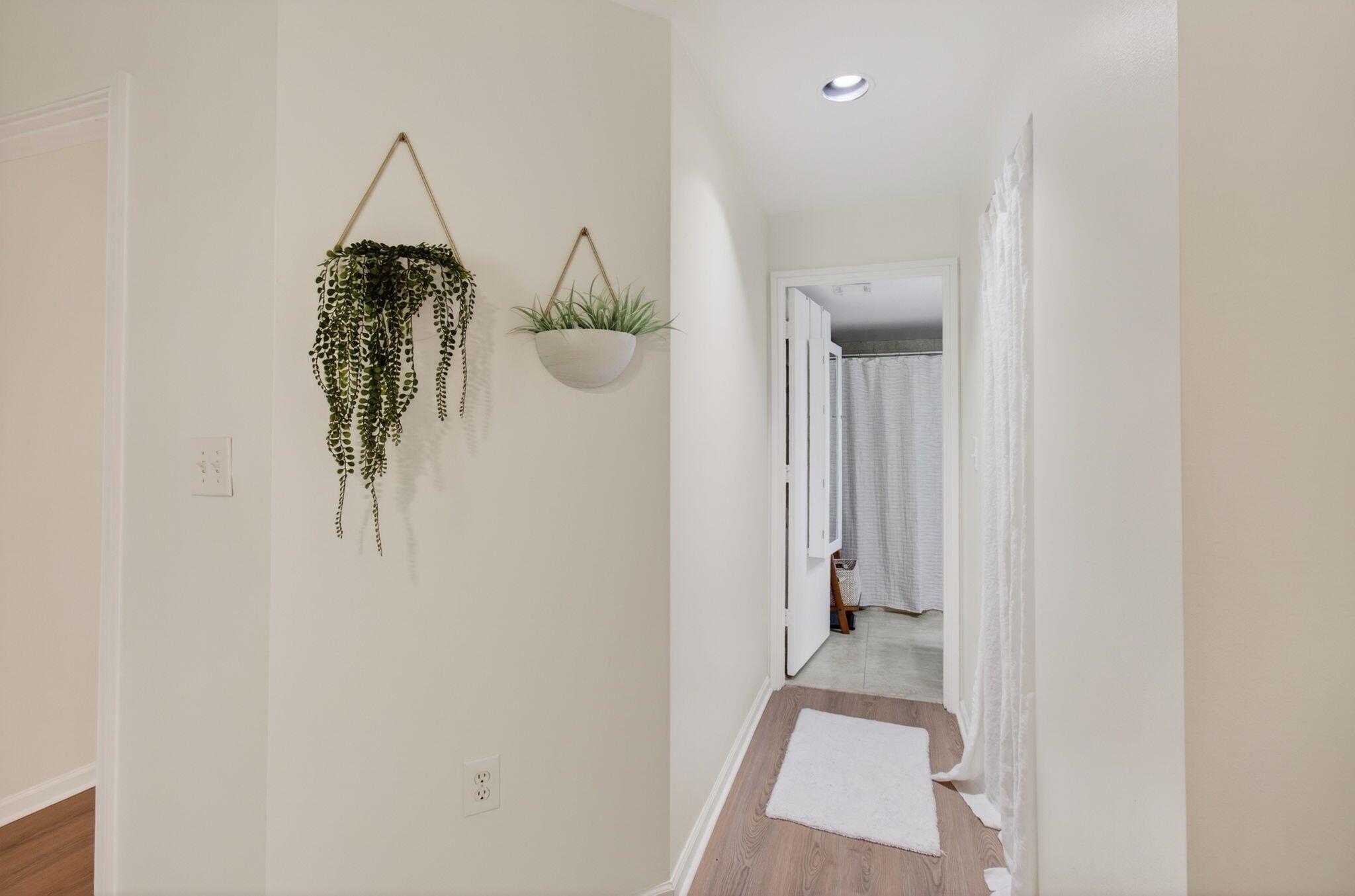 HYPOLUXOS MARINERS CAY CO - Residential