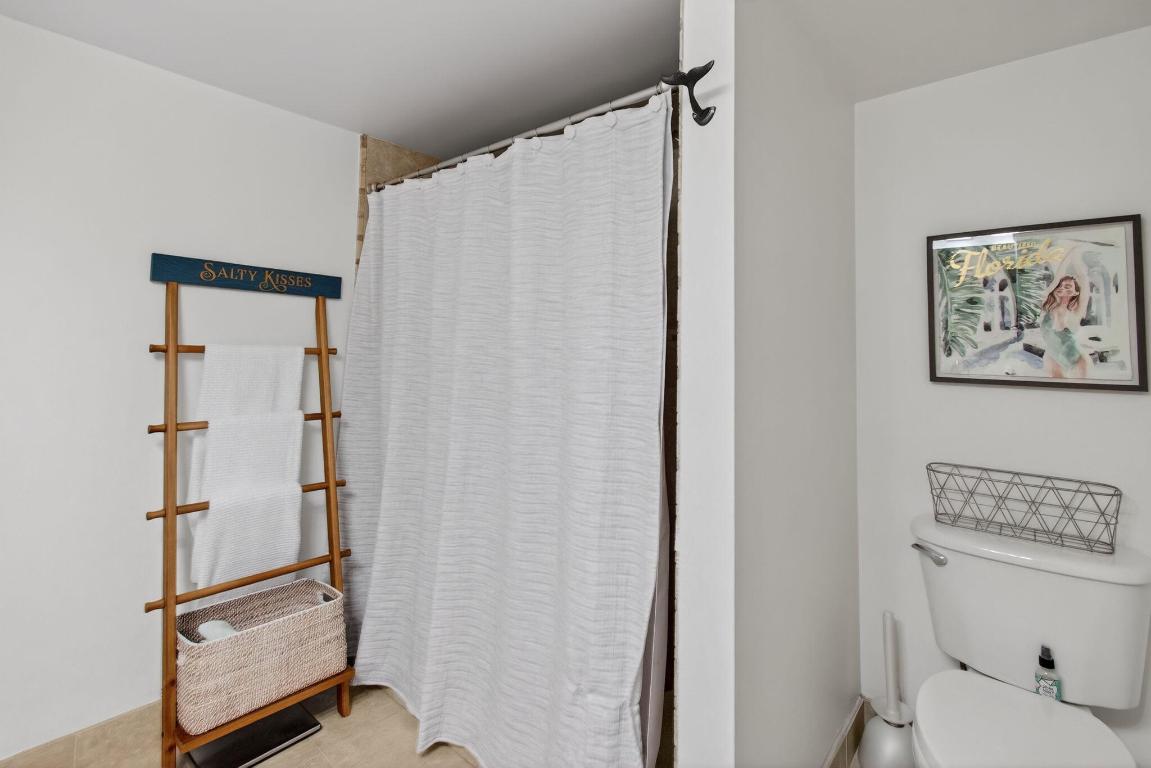 HYPOLUXOS MARINERS CAY CONDO - Residential