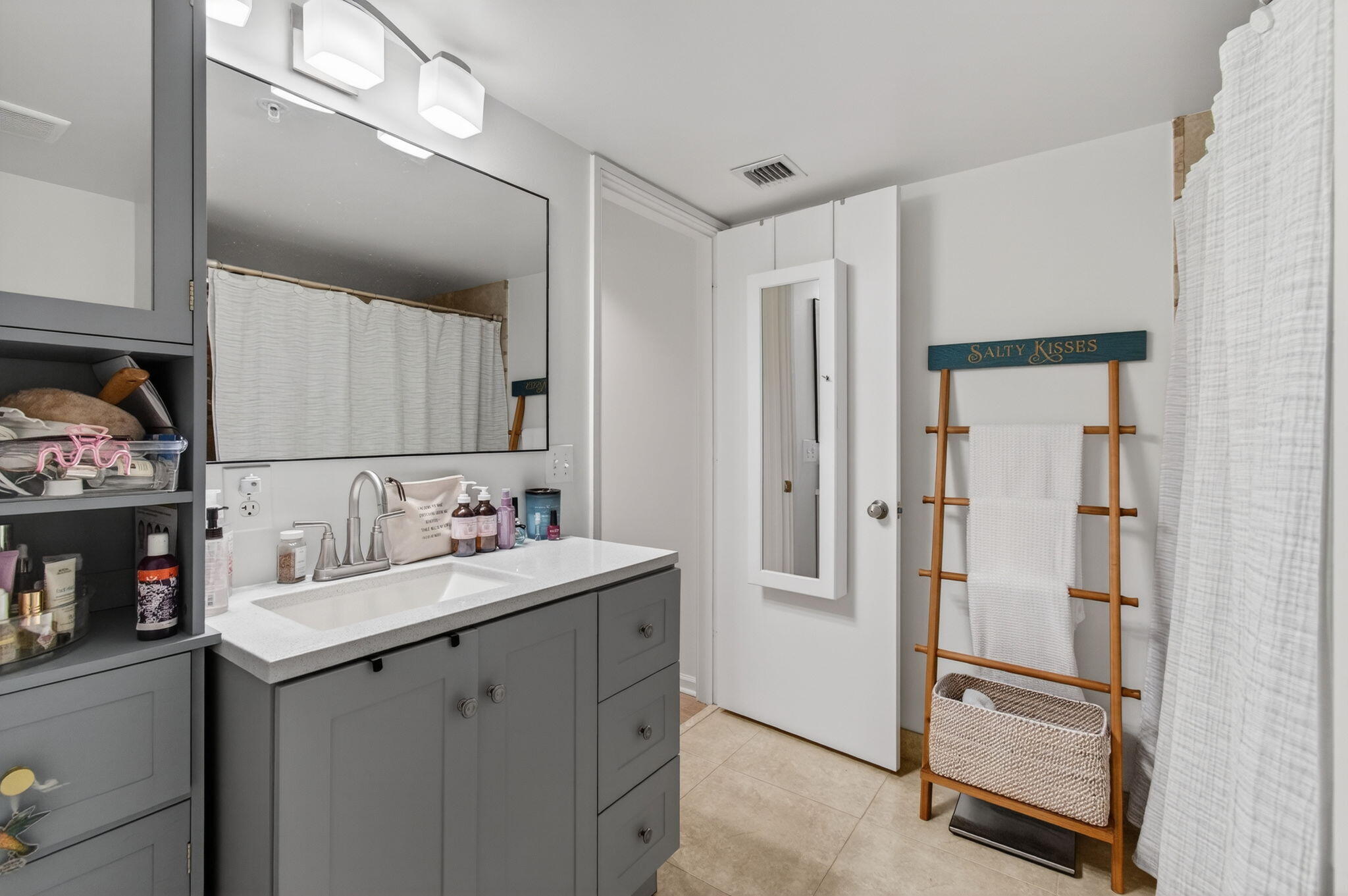 HYPOLUXOS MARINERS CAY CONDO - Residential