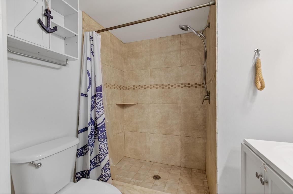 HYPOLUXOS MARINERS CAY CONDO - Residential