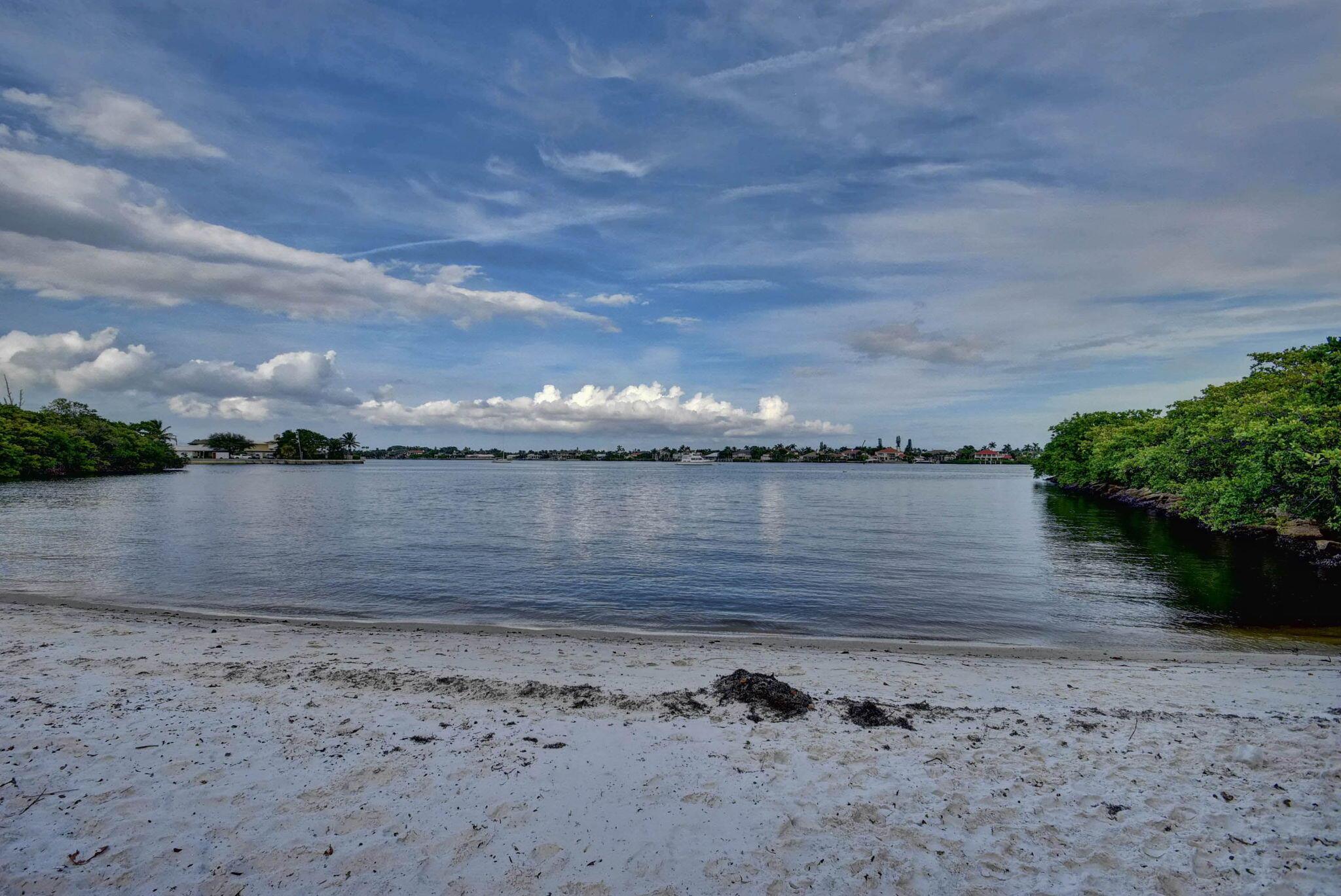 HYPOLUXOS MARINERS CAY CO - Residential