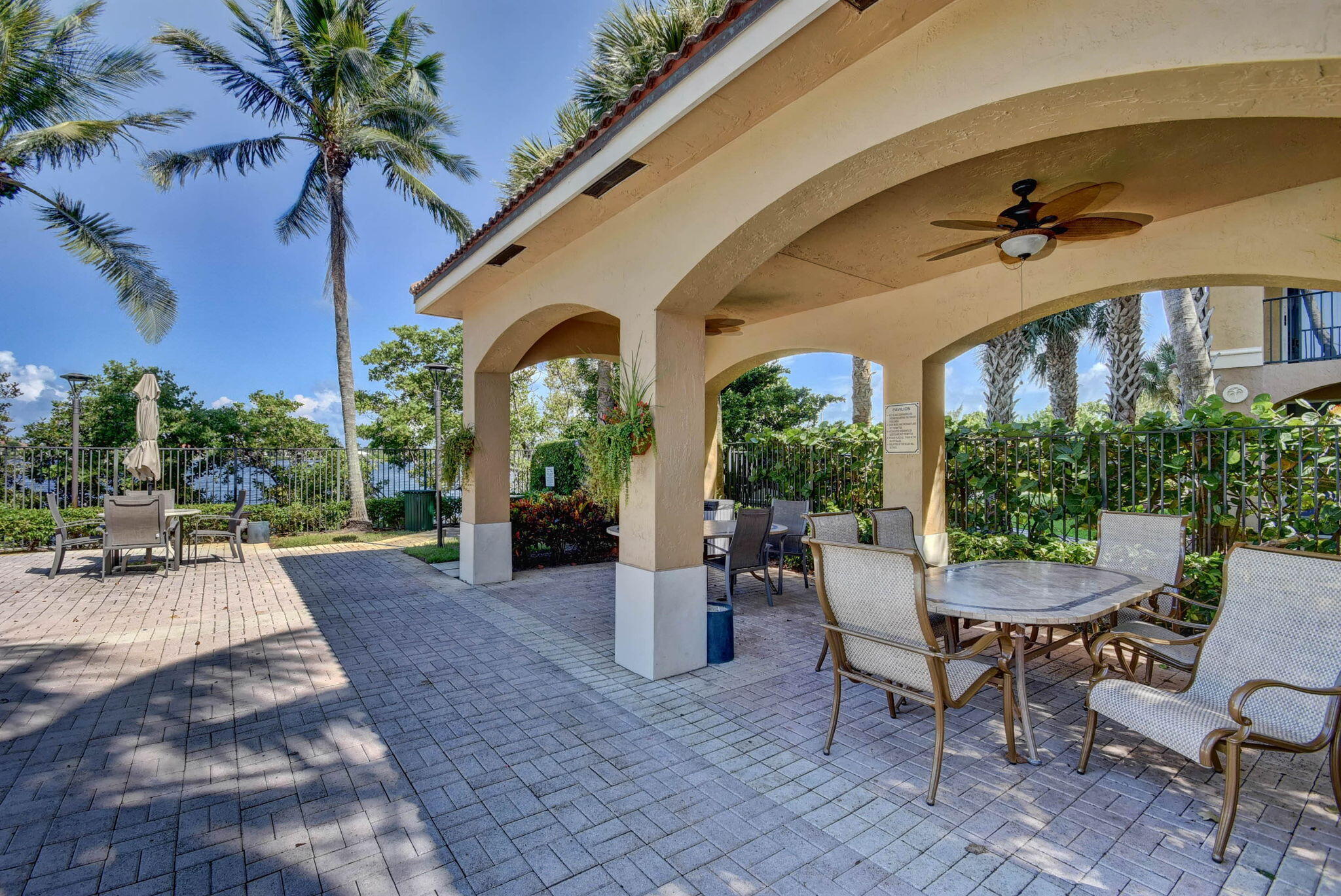 HYPOLUXOS MARINERS CAY CONDO - Residential