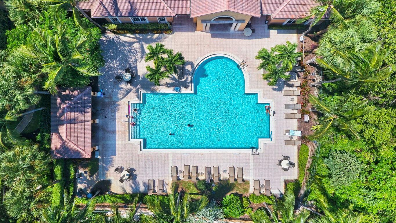 HYPOLUXOS MARINERS CAY CONDO - Residential