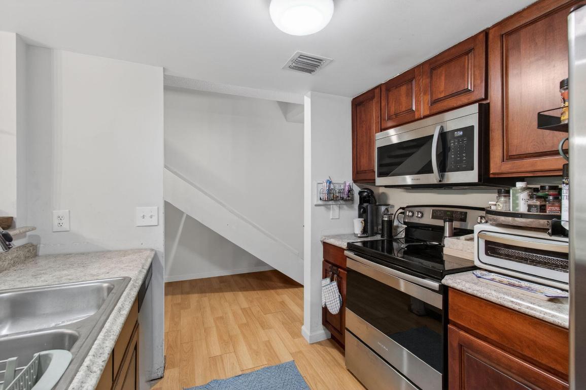 HYPOLUXOS MARINERS CAY CONDO - Residential