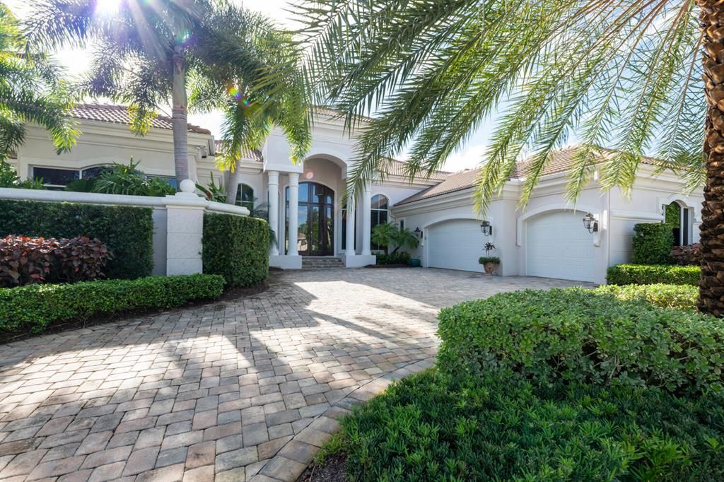 Photo of 51 Saint Thomas Drive, Palm Beach Gardens, FL 33418 (MLS # R10672920)