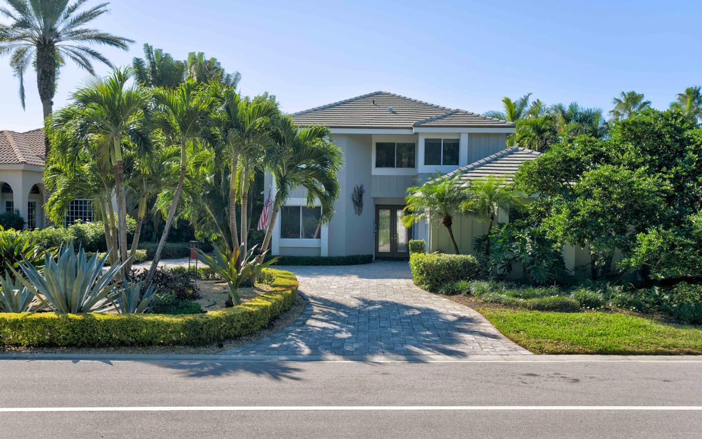Photo of 2571 Marseille Drive, Palm Beach Gardens, FL 33410 (MLS # R10945077)
