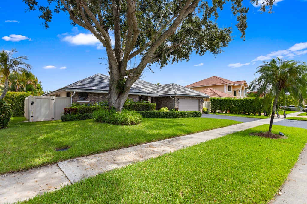 Photo of 14251 APPALACHIAN Trail, Davie, FL 33325 (MLS # B26069525)