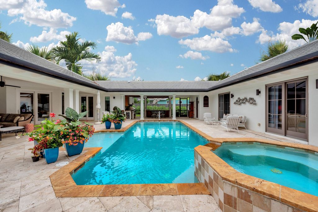 Photo of 544 Live Oak Road, Vero Beach, FL 32963 (MLS # B26007799)