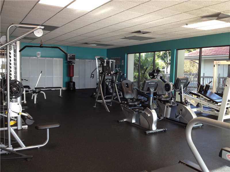 LAKE EMERALD - Residential