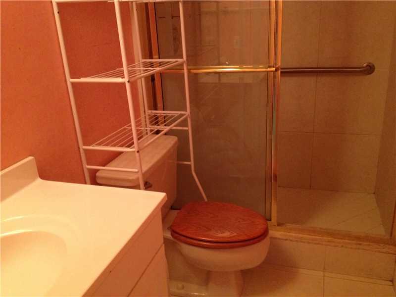 LAKE EMERALD - Residential